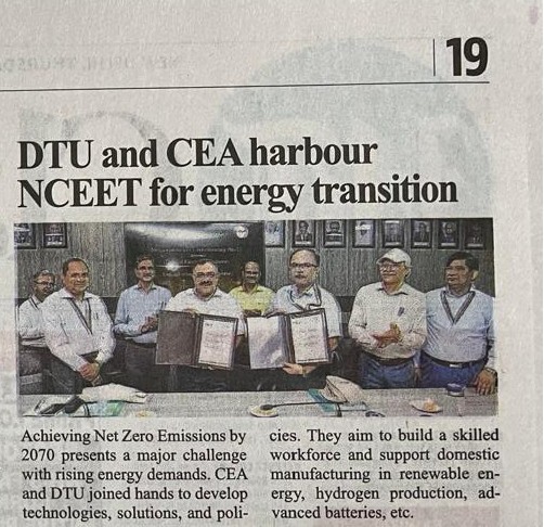 MoU signing ceremony group photo between CEA and NCEET, DTU